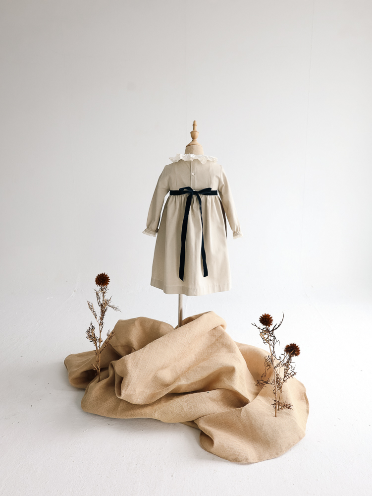 02 VESTIDO BASE CUELLO Y DELANTAL