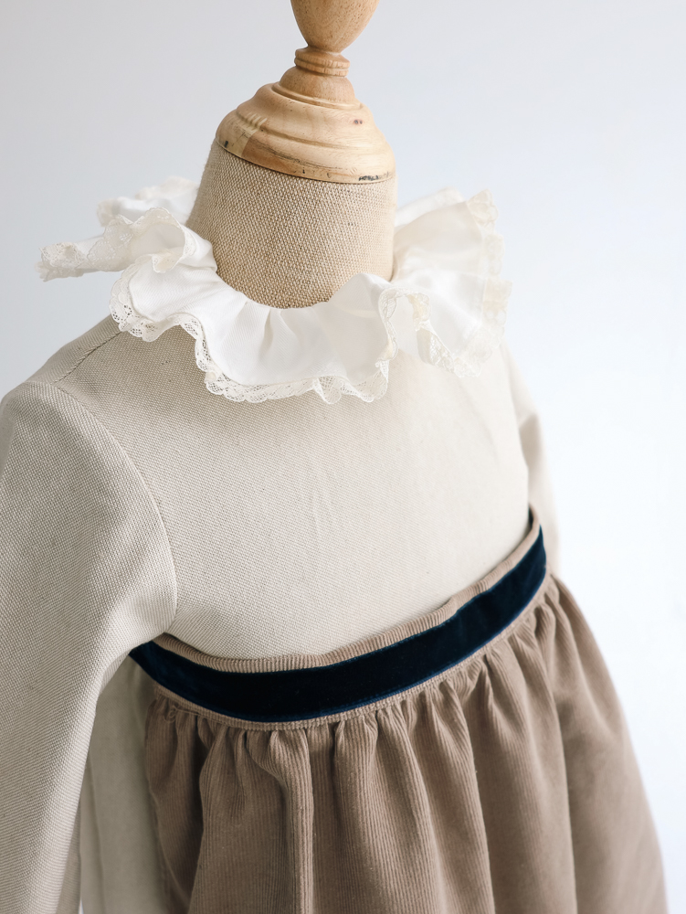 05 VESTIDO LARGO CARLOTA DELANTAL