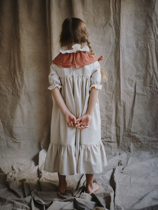 VESTIDO CARLOTA LARGO COTTON TOSTADO M/F CON BABERO ALG