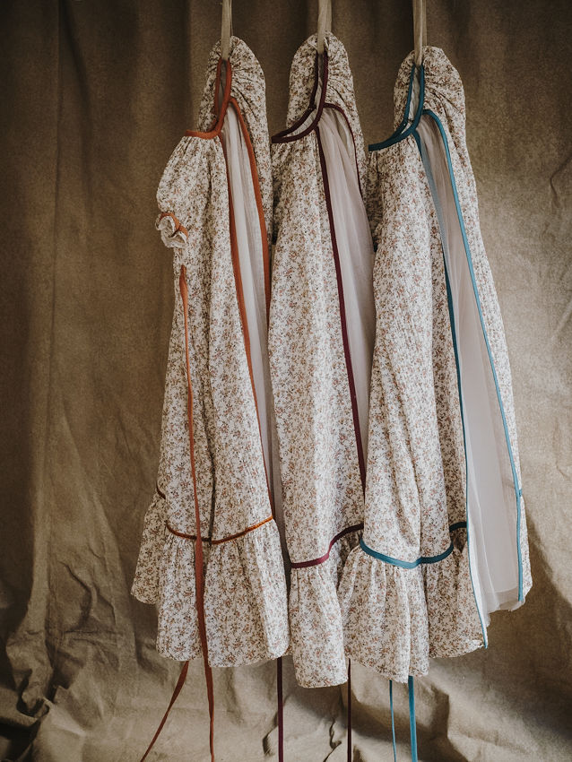 VESTIDO GRECIA LARGO FLORES Y TUL CON CINTAS