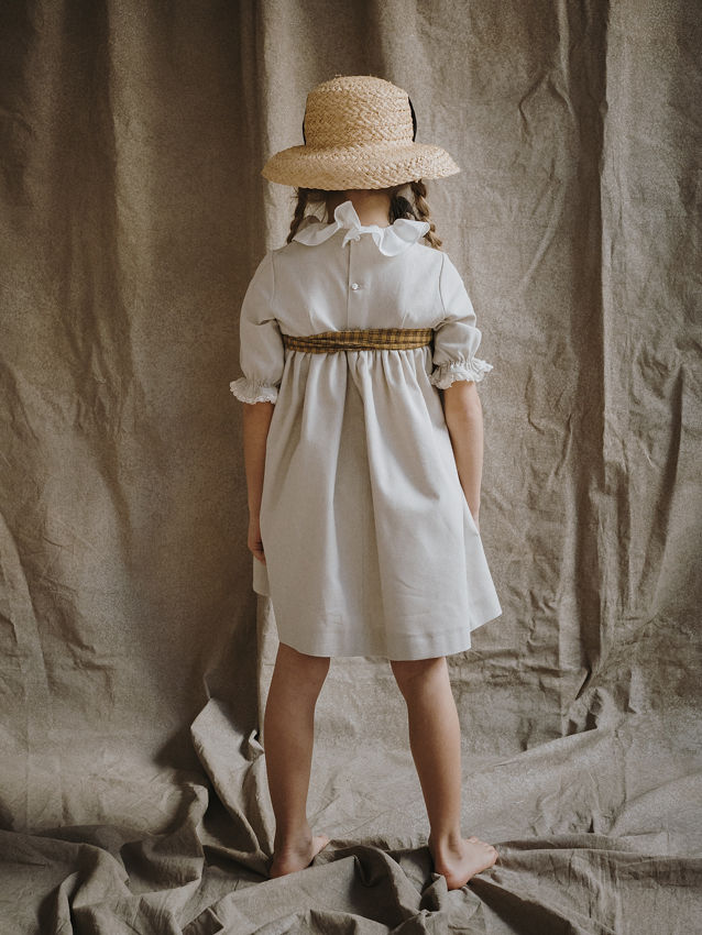 VESTIDO CARLOTA CORTO cotton tostado con delantal volantito escocés pv M/F